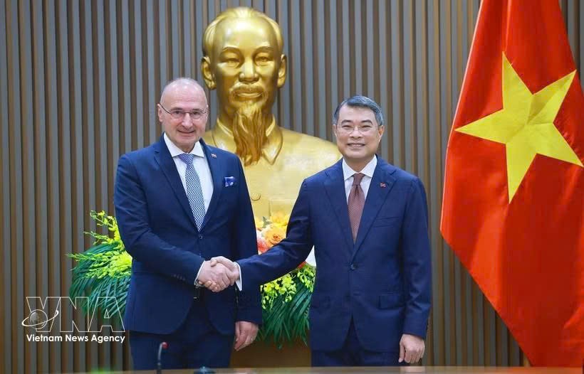 越南政府总理黎明兴与克罗地亚外交和欧洲事务部长拉德曼。