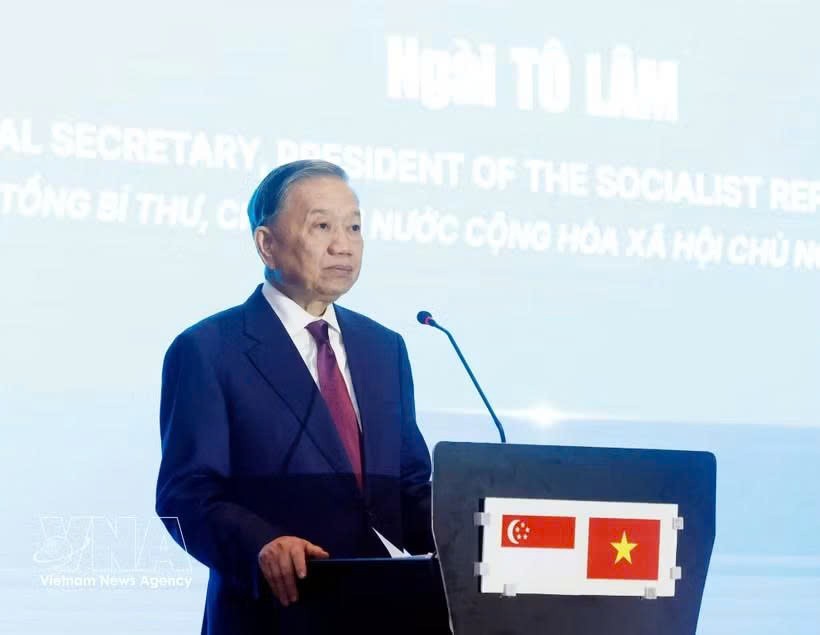 越南党中央总书记、国家主席苏林在论坛上发表讲话。