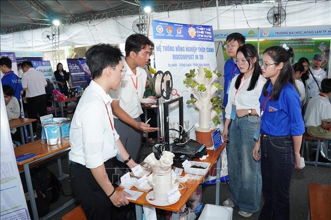 vna_potal_thi_sinh_ha_noi_buoc_vao_mon_thi_ngoai_ngu_o_ky_thi_tuyen_sinh_lop_10_cong_lap __144601675_stand.jpg