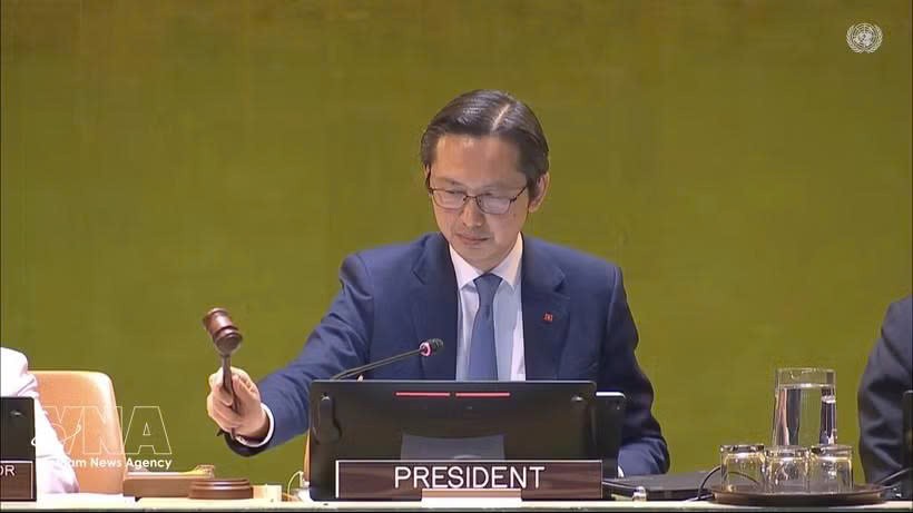 越南常驻联合国代表团团长杜雄越大使宣布会议闭幕。