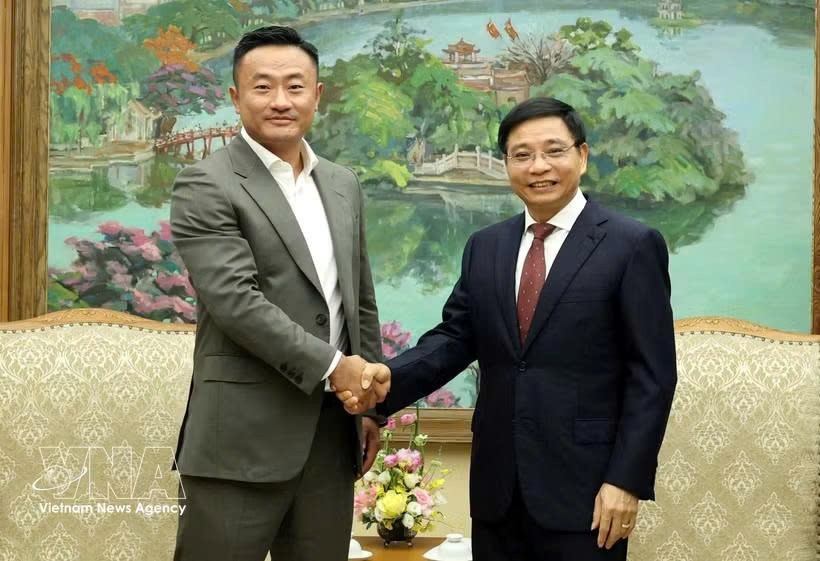 越南政府副总理阮文胜会见Bybit集团首席执行官周本。