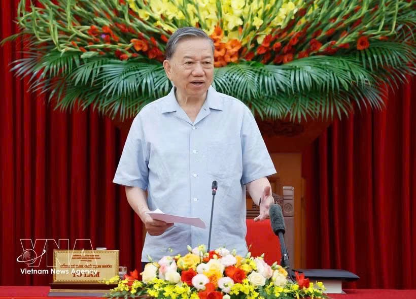 党中央总书记、国家主席苏林在会议上发言。
