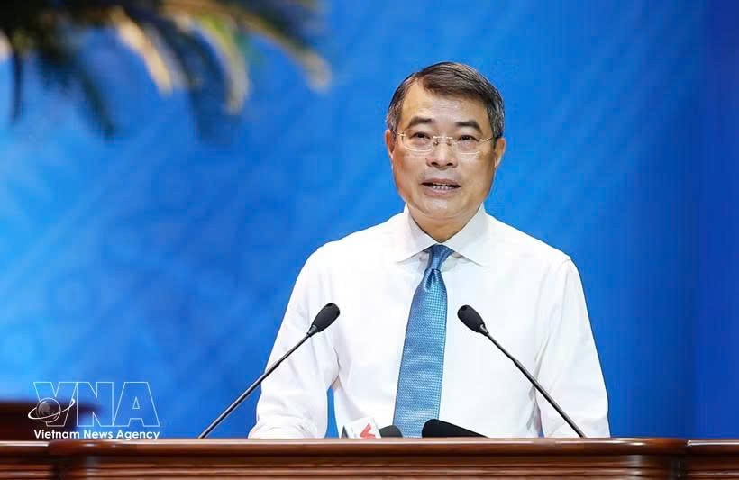 政府总理黎明兴与越南工会第十四次全国代表大会代表交流对话。