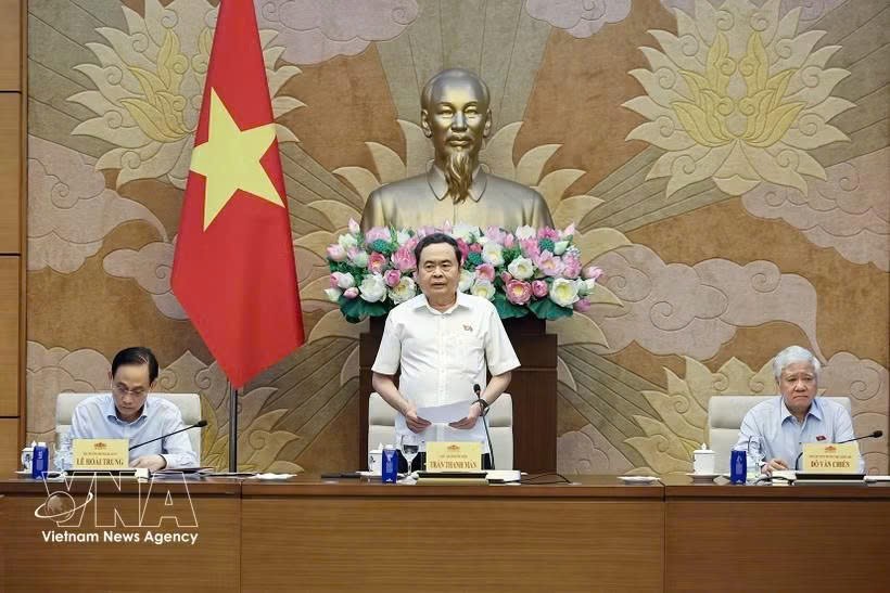 国会主席陈青敏发表讲话。