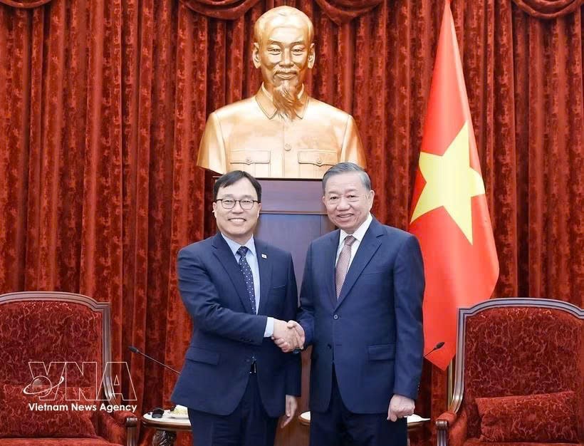 党中央总书记、国家主席苏林会见韩国驻越大使崔泳杉。