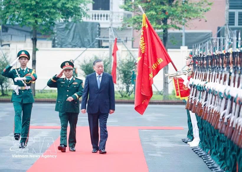 党中央总书记、国家主席、中央军委书记苏林出席纪念典礼。