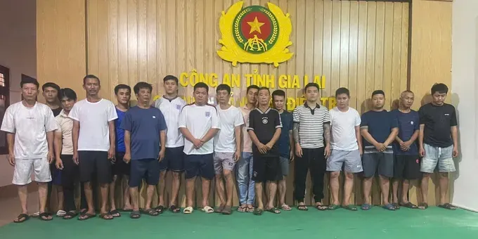 被暂拘以服务于扩大调查工作的嫌疑人。图：QH