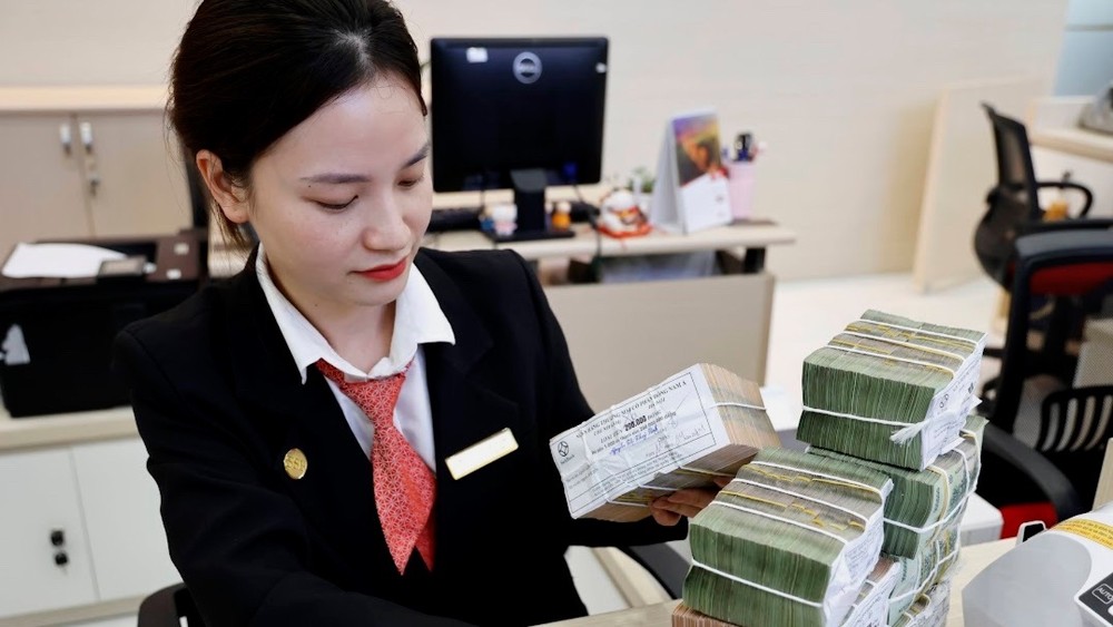 民众在银行的存款额创历史新高。图：绒阮