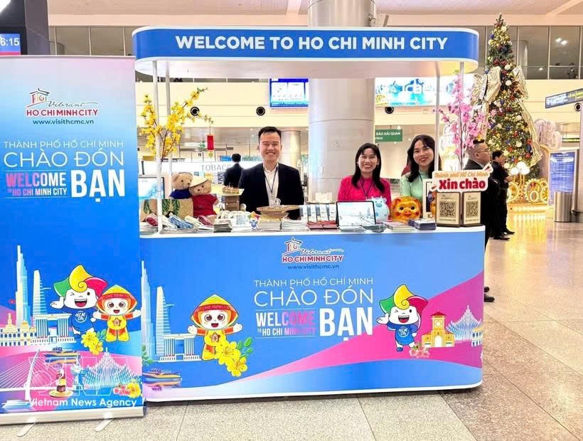 胡志明市在新山一国际机场设立旅游推广柜台。图自越通社