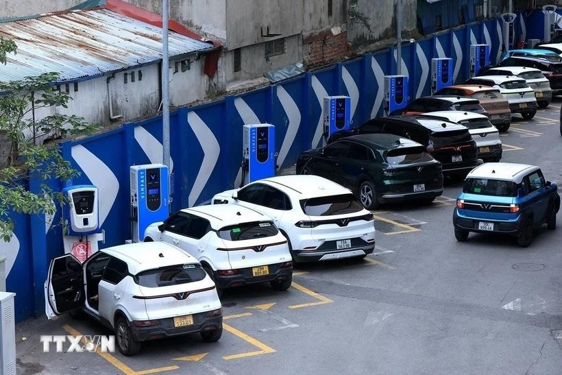胡志明市将把公务车辆及干部的个人车辆全部更换为电动车。