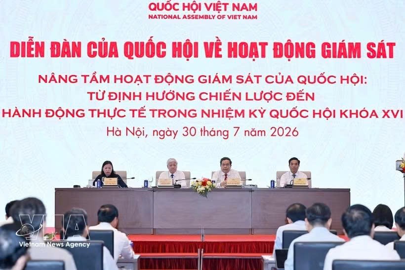 党中央政治局委员、国会主席陈青敏主持论坛。 图自越通社