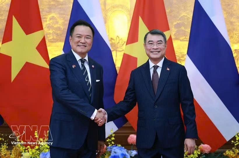 越南政府总理黎明兴与泰国总理阿努廷·参威拉军。图自越通社