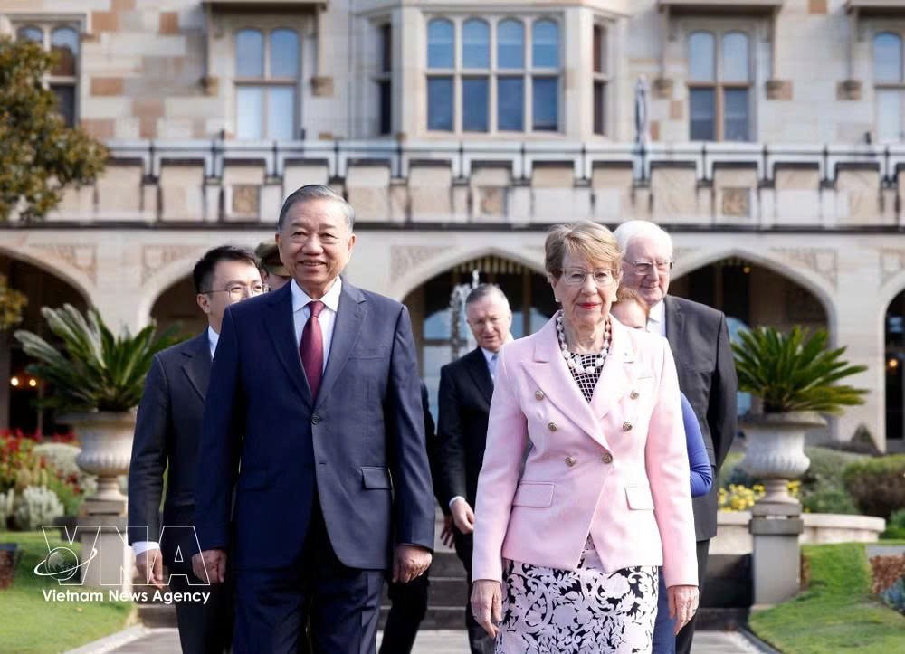 越南党中央总书记、国家主席苏林会见澳大利亚新南威尔士州州督玛格丽特·比兹利。图自越通社