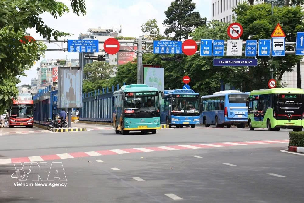 ngay-dau-mien-ve-xe-buyt-tai-tp-ho-chi-minh-8860043-1.jpg
