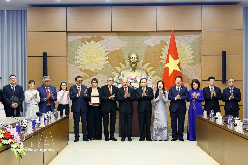 chu-tich-quoc-hoi-tran-thanh-man-tiep-tong-bi-thu-dang-lao-dong-mexico-8961136-2.jpg
