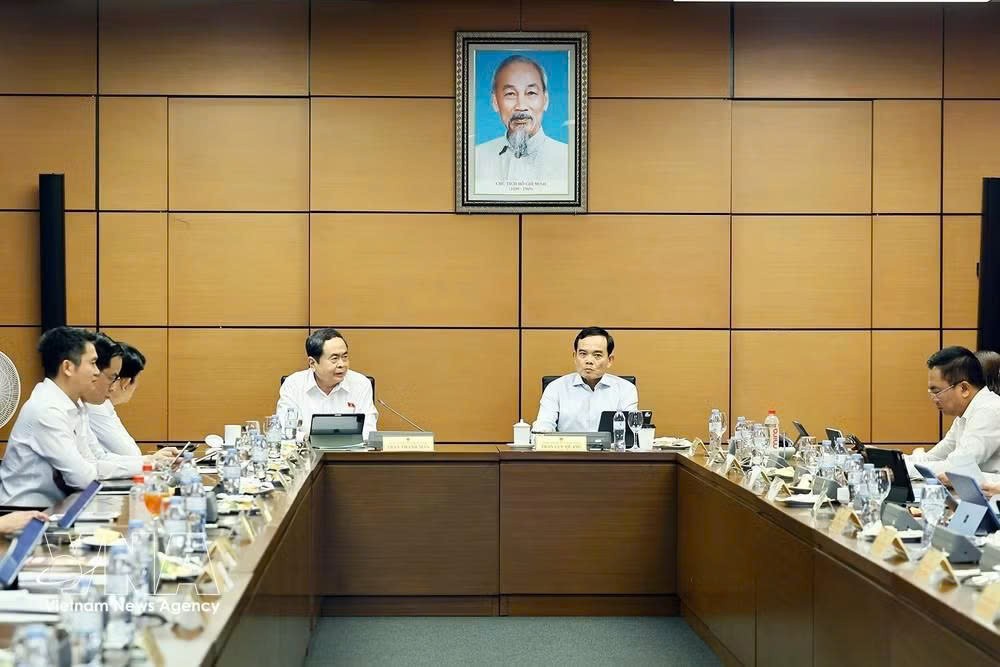 quoc-hoi-thao-luan-o-to-ve-dinh-huong-chinh-sach-sua-doi-luat-dat-dai-va-luat-nha-o.jpg