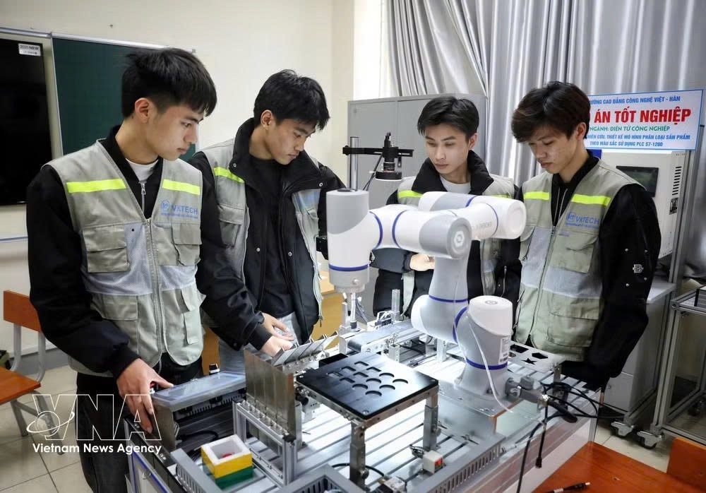 tang-cuong-lien-ket-hop-tac-dao-tao-nhan-luc-nganh-ban-dan-8515443.jpg