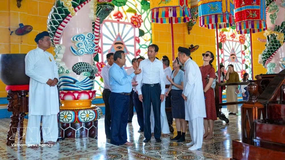 dai-su-trung-quoc-tham-tay-ninh-thuc-day-giao-luu-hop-tac.jpg