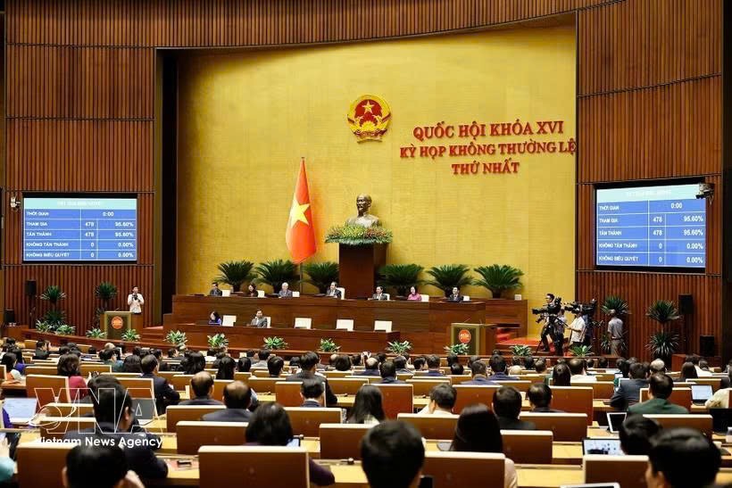 国会通过关于成立广宁市和北宁市的《决议》。图自越通社