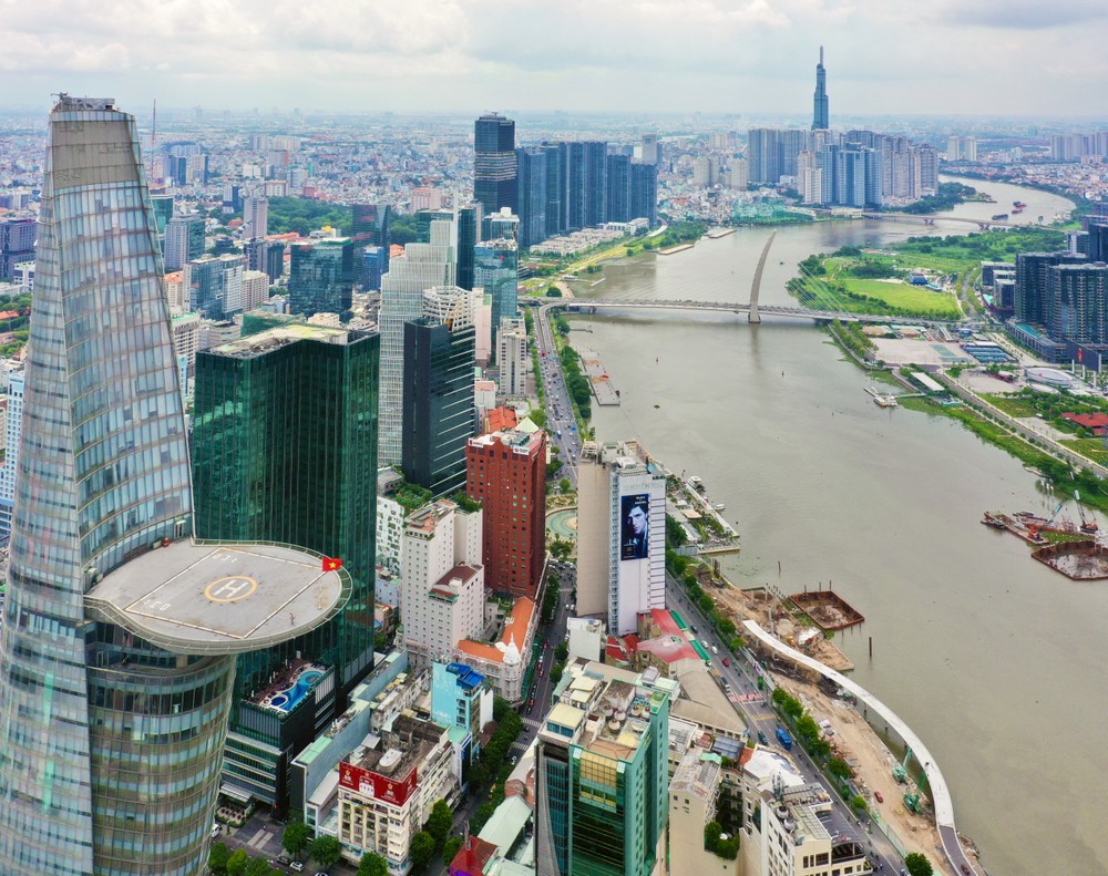 胡志明市西贡坊白腾码头区域的现代都市空间。图：黄雄