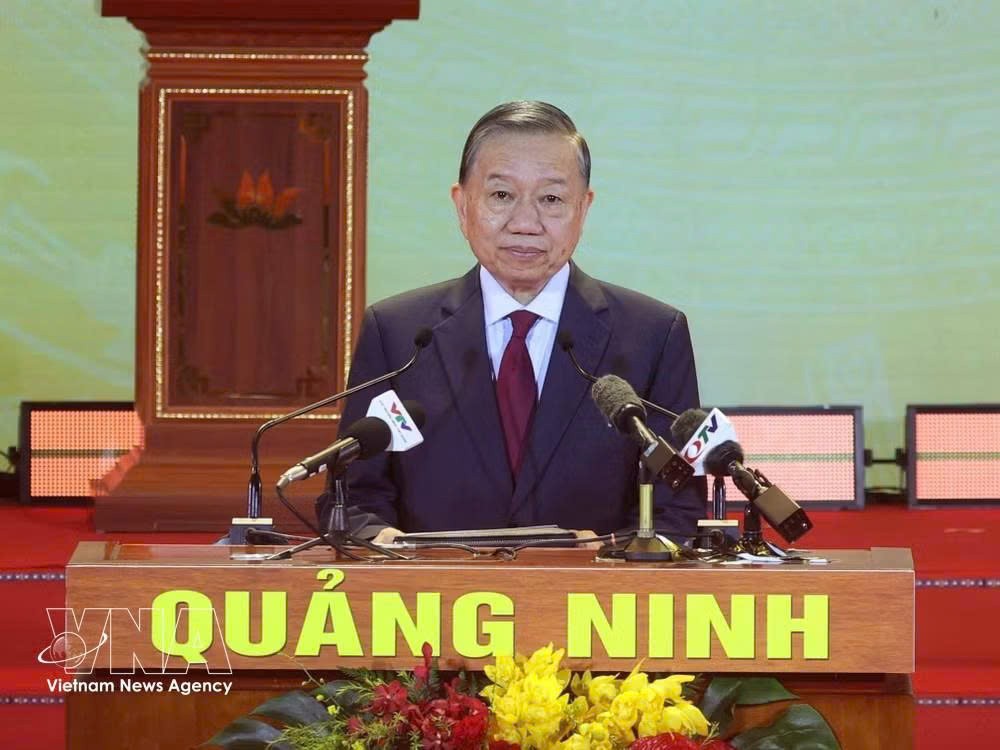 tong-bi-thu-chu-tich-nuoc-du-le-cong-bo-nghi-quyet-cua-quoc-hoi-ve-viec-thanh-lap-thanh-pho-quang-ninh-.jpg