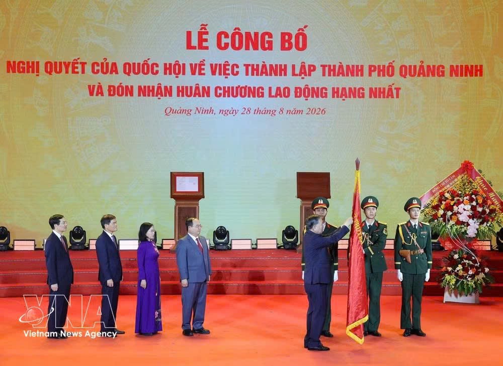 tong-bi-thu-chu-tich-nuoc-du-le-cong-bo-nghi-quyet-cua-quoc-hoi-ve-viec-thanh-lap-thanh-pho-quang-ninh-2.jpg