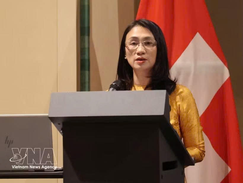 越南驻瑞士大使周梅英在活动上致辞。图片来源：越通社