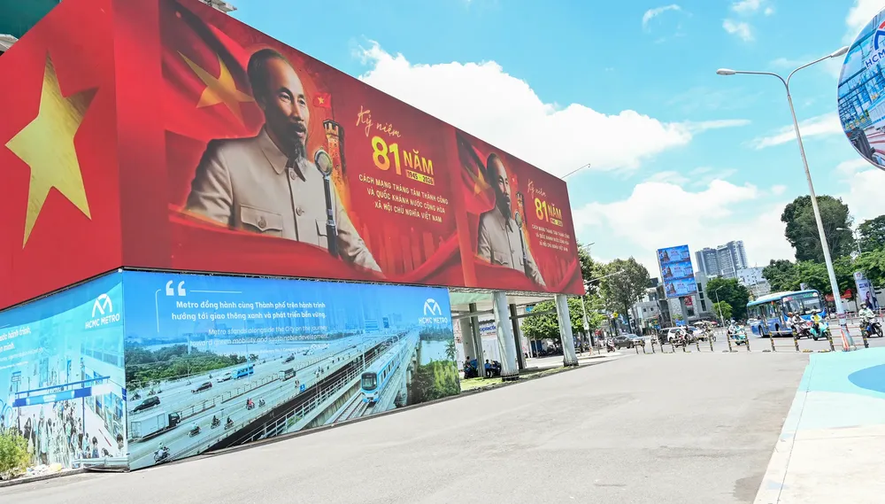 TPHCM -rợp- cờ -hoa-1.jpg