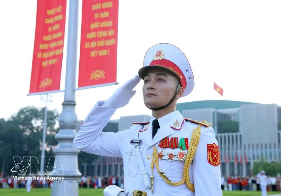 trang-nghiem-le-thuong-co-mung-81-nam-quoc-khanh-29-8997302-8 (1).jpg