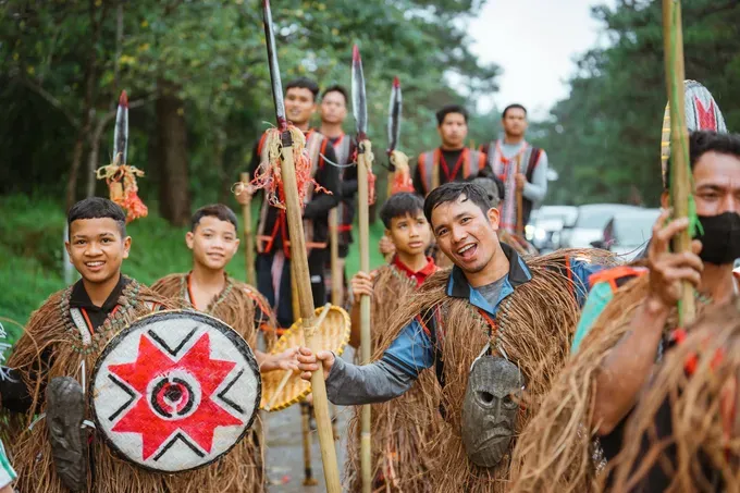 7- du - khach .jpg