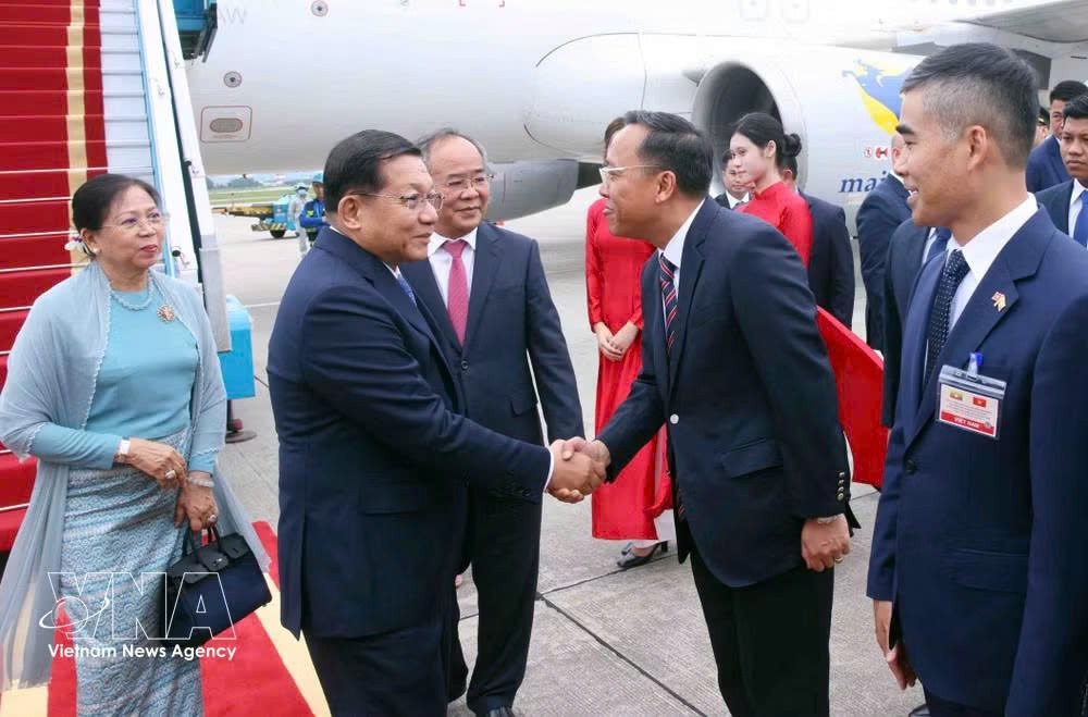 tong-thong-myanmar-va-phu-nhan-den-ha-noi-bat-dau-tham-chinh-thuc-viet-nam-ha-noi.jpg