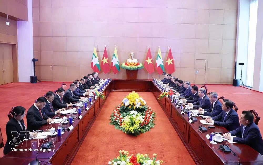 toan-canh-hoi-dam-photo-ttx.jpg