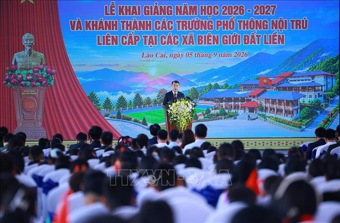 2  vna_potal_thu_tuong_du_le_khai_giang_nam_hoc_moi_tai_truong_pho_thong_noi_tru_lien_cap_muong_khuong_lao_cai_stand.jpg