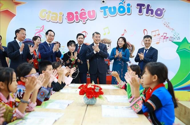 4  vna_potal_thu_tuong_du_le_khai_giang_nam_hoc_moi_tai_truong_pho_thong_noi_tru_lien_cap_muong_khuong_lao_cai_stand (2).jpg