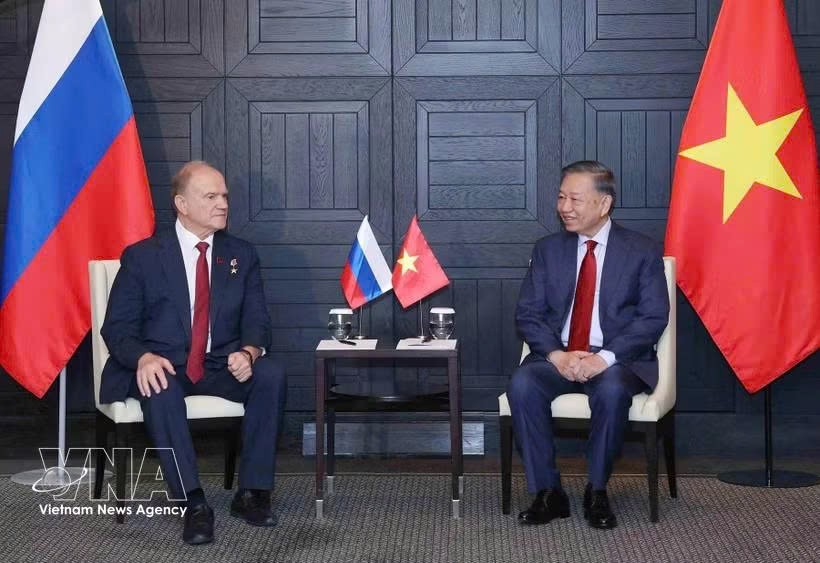 越南党中央总书记、国家主席苏林会见俄共主席久加诺夫。图自越通社
