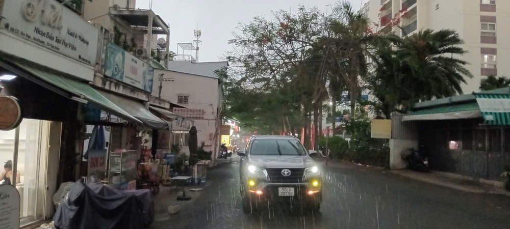 预报胡志明市将出现大雨和潮汛高涨。图：明海