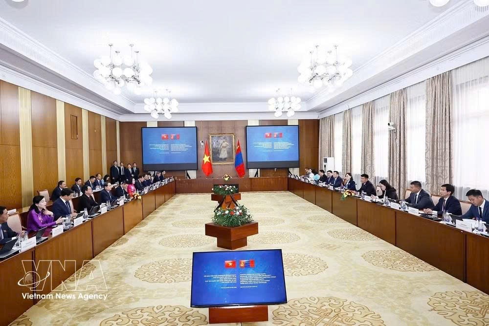 chu-tich-quoc-hoi-tran-thanh-man-hoi-dam-voi-chu-tich-quoc-hoi-mong-co-sandag-byambatsogt-anh-ttxvn.jpg