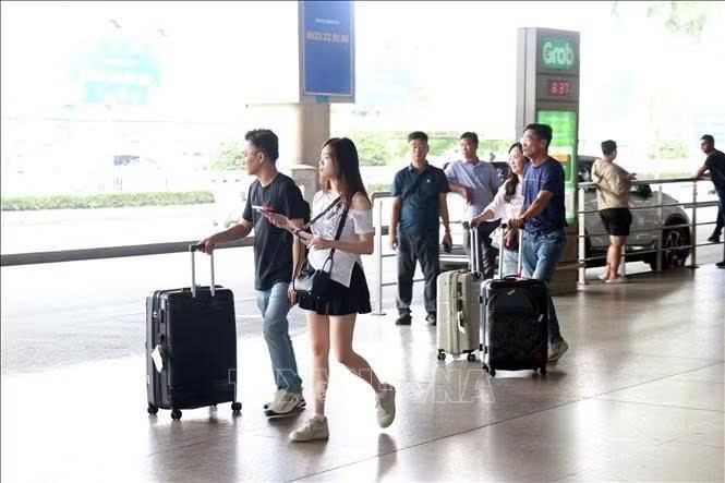 2026年8月28日上午，在新山一机场国际航站楼抵达胡志明市的乘客。图 : 进力/越通社
