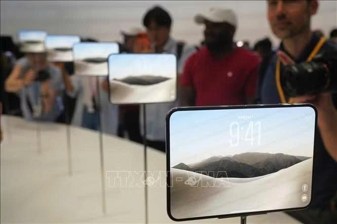 iphone-duo.jpg