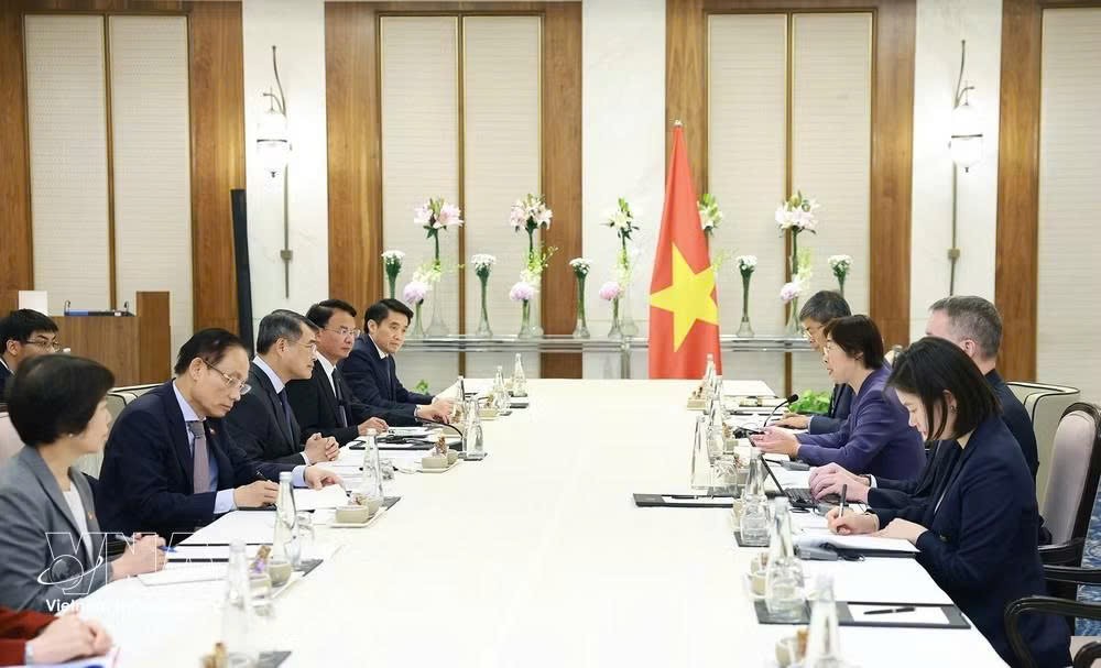 thu-tuong-le-minh-hung-tiep-chu-tich-ngan-hang-dau-tu-co-so-ha-tang-chau-a-9020775-1.jpg