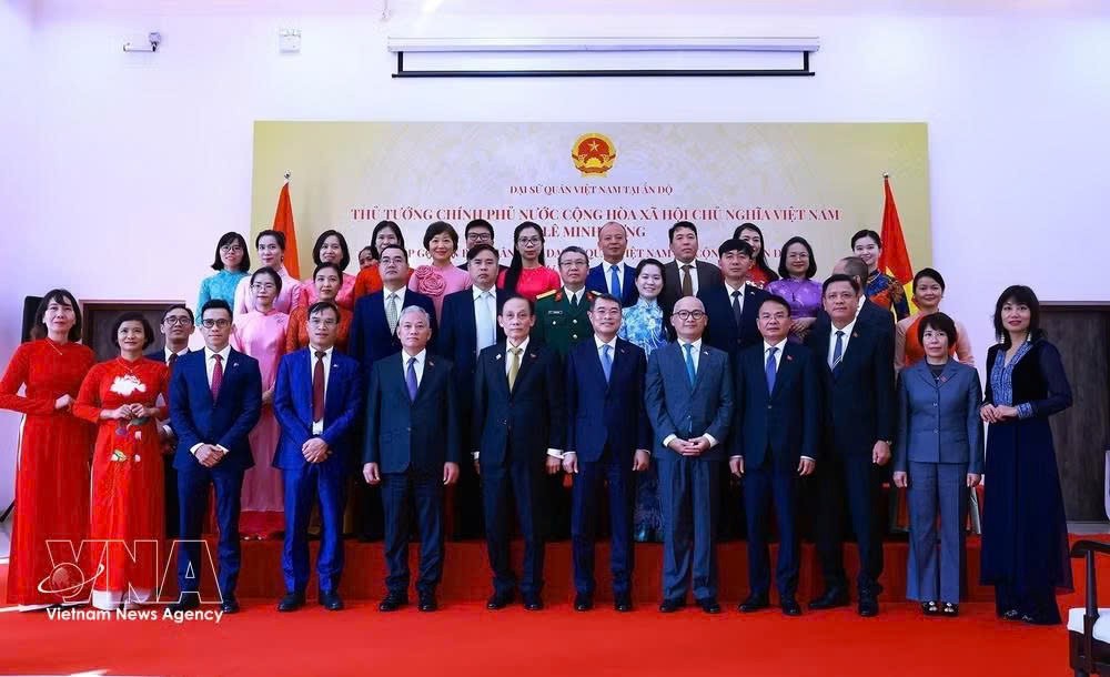 thu-tuong-gap-can-bo-nhan-vien-dai-su-quan-viet-nam-tai-an-do.jpg