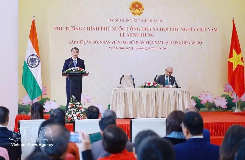 黎明兴总理在会见中发表讲话。图自越通社