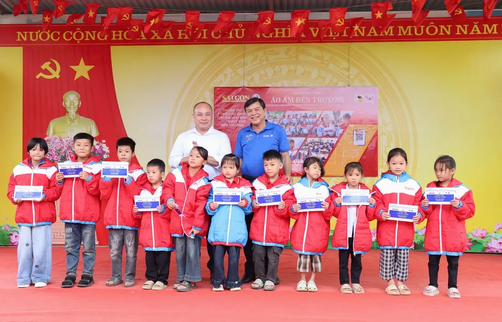 1-Mang hơi ấm đến với học sinh xứ Lạng.jpg