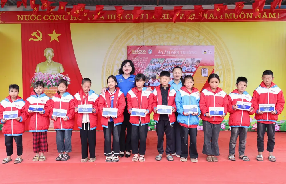 2-Mang hơi ấm đến với học sinh xứ Lạng.jpg