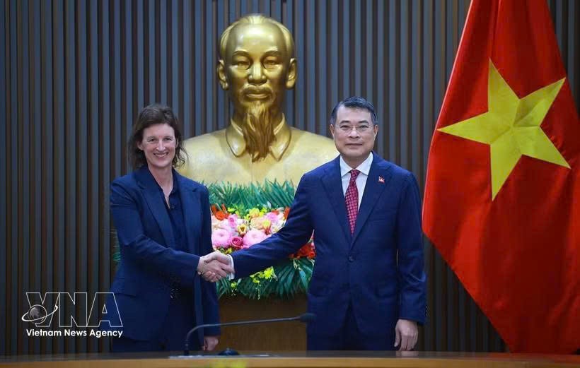 政府总理黎明兴会见富时罗素（FTSE Russell）首席执行官菲奥娜·巴塞特。图自越通社