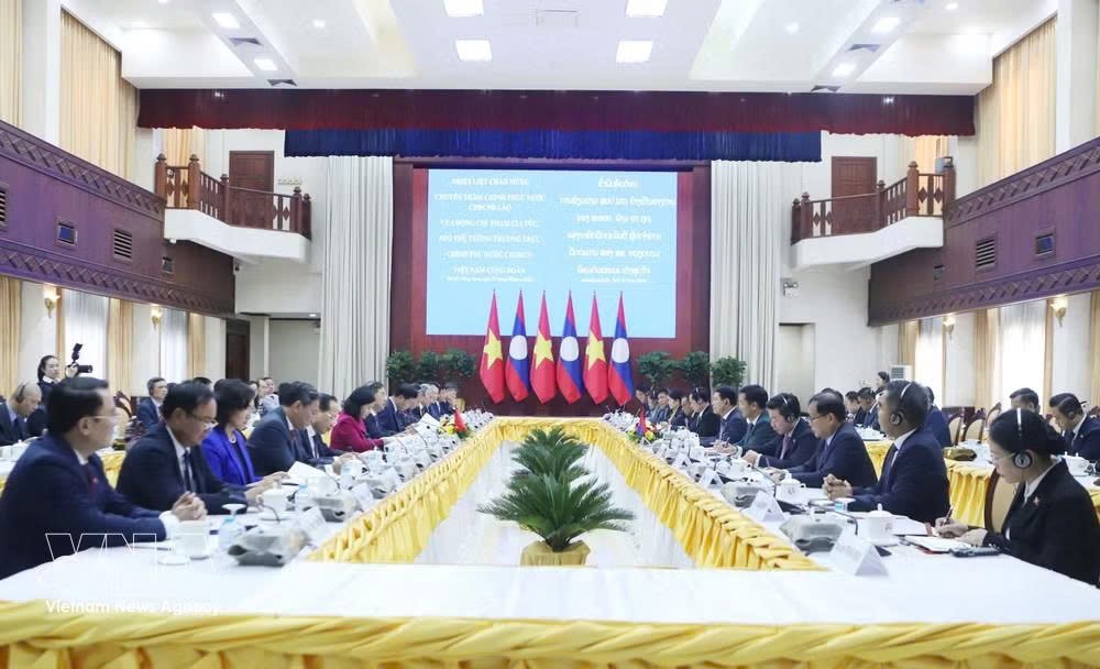 pho-thu-tuong-thuong-truc-chinh-phu-pham-gia-tuc-tham-va-lam-viec-tai-lao-2.jpg