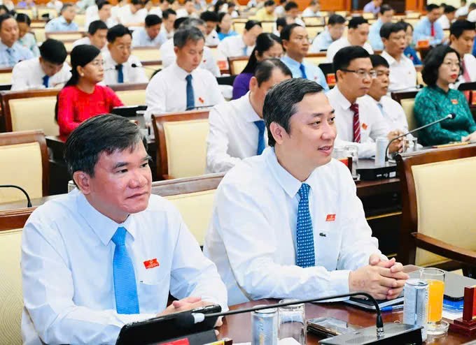 Đại biểu tham dự Kỳ họp thứ 5, HĐND TPHCM.jpg