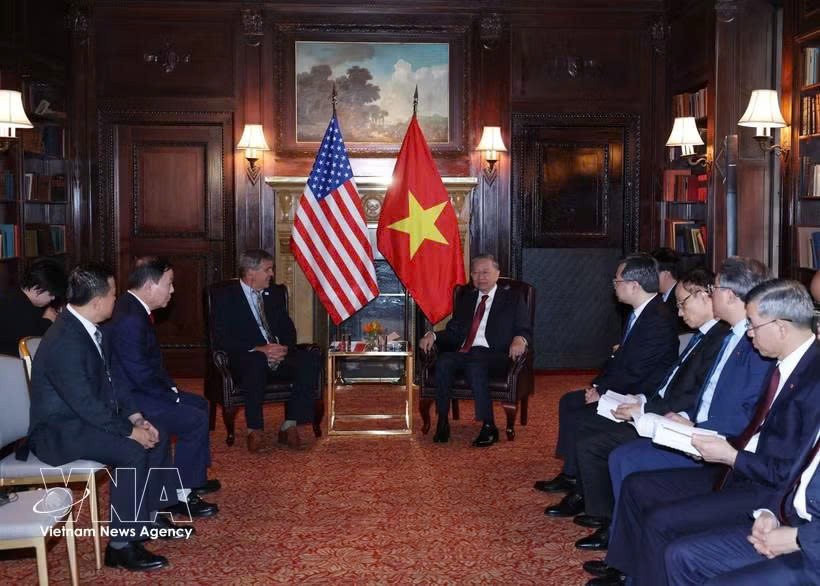 越南党中央总书记、国家主席苏林会见美国贸易发展署代理署长哈迪。图自越通社