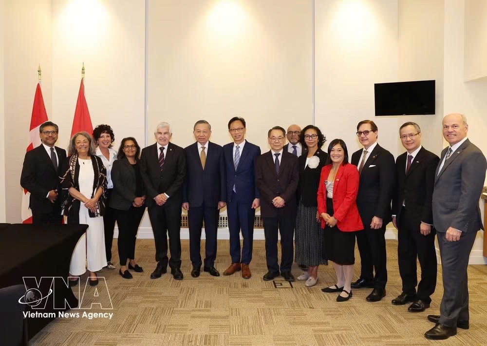 tong-bi-thu-chu-tich-nuoc-to-lam-tiep-nhom-nghi-si-huu-nghi-canada-viet-nam-2.jpg