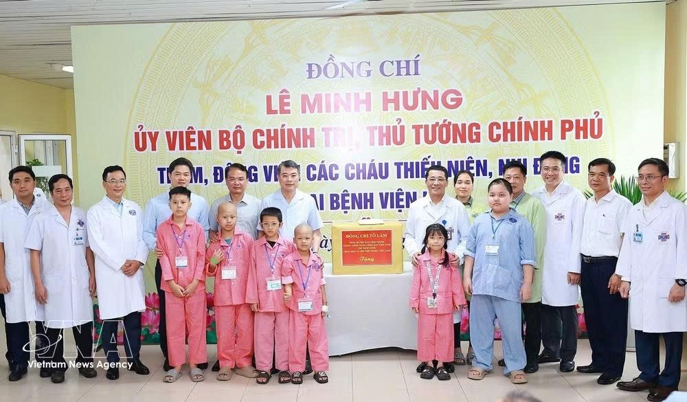 thu-tuong-le-minh-hung-tham-benh-nhi-tai-benh-vien-k-9048488-1.jpg
